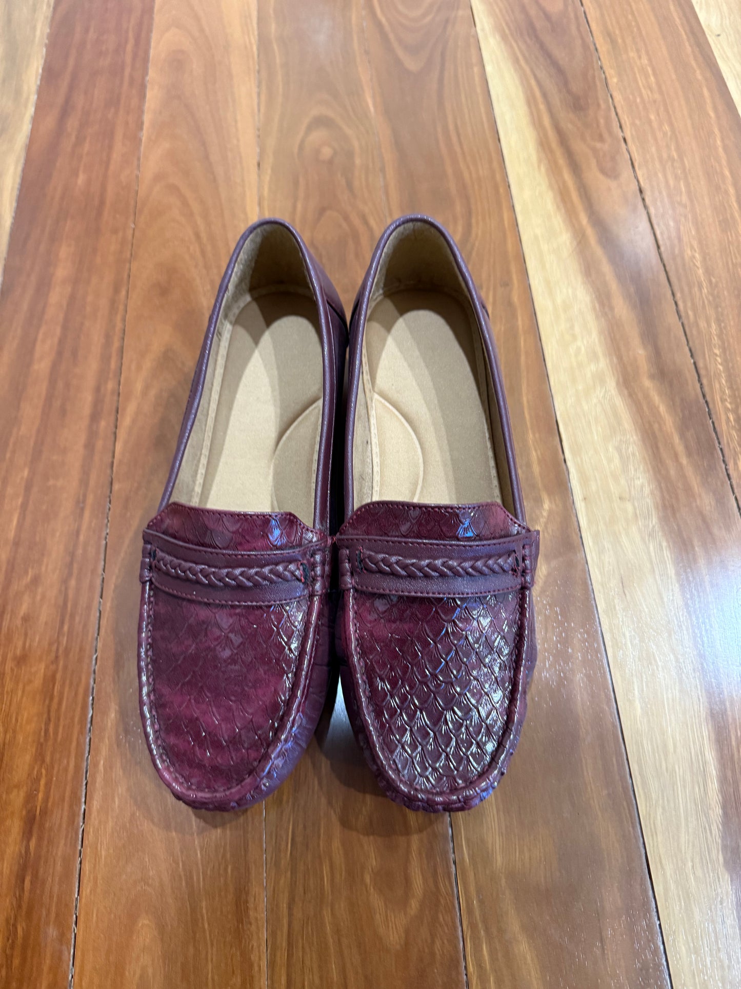 Ladies Closed Toe Leather Shoes